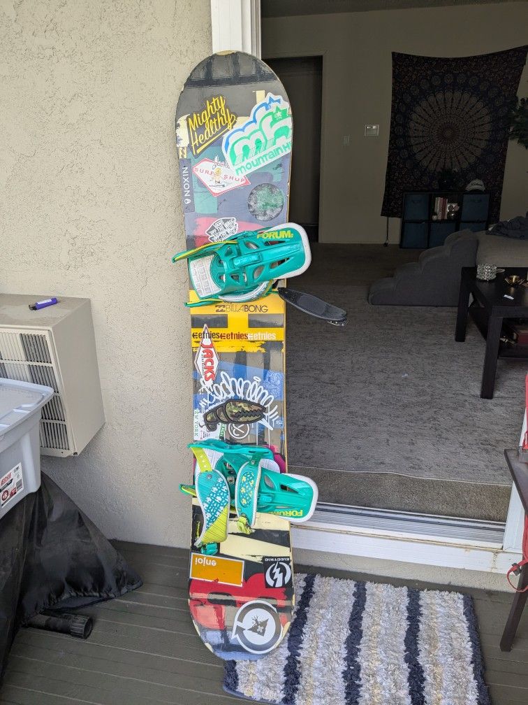 152 Tech Nine Snowboard With Forum Bindings