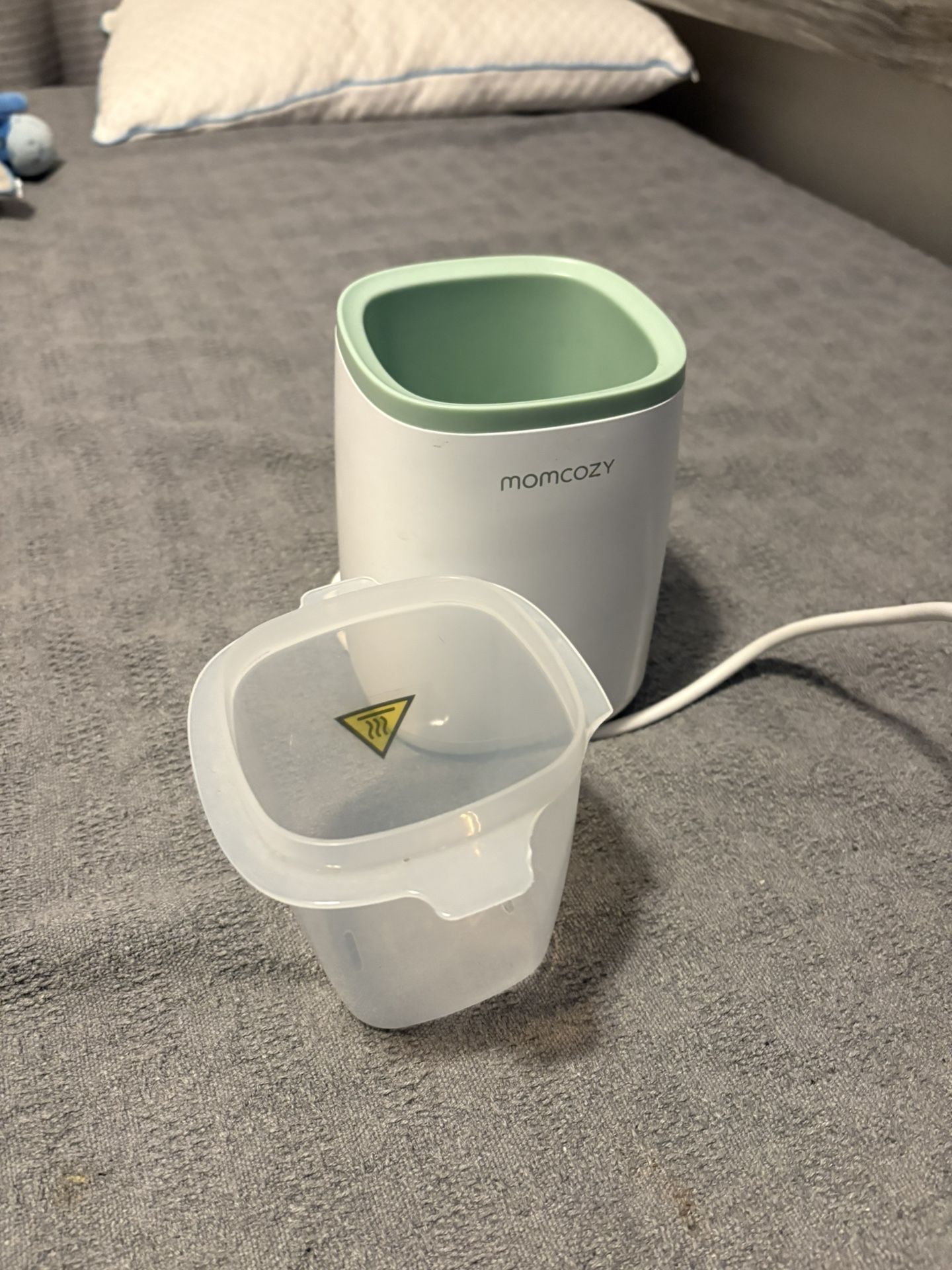 Momcozy Bottle warmer Free