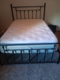 Full Sized Bed w/Mattress