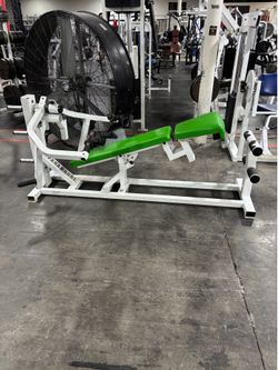 Plate Loaded Converging Decline Press