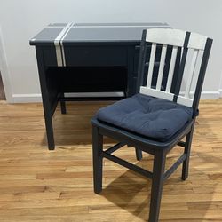 FREE DESK & CHAIR: READ POST