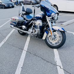 17 Harley Davidson CVO Ultra Limited Street Glide 