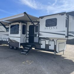2021 Alpine by Keystone 37 FL (front living room)