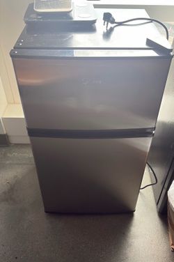 Mini fridge with freezer working perfectly