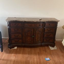 Dresser/bar Table