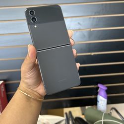 Samsung Galaxy Z flip 4 128Gb Unlocked