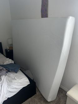 BRAND NEW QUEEN SIZE MEMORY FOAM MATTRESS