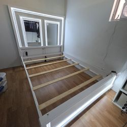 Queen Bed Frame "Glamour"