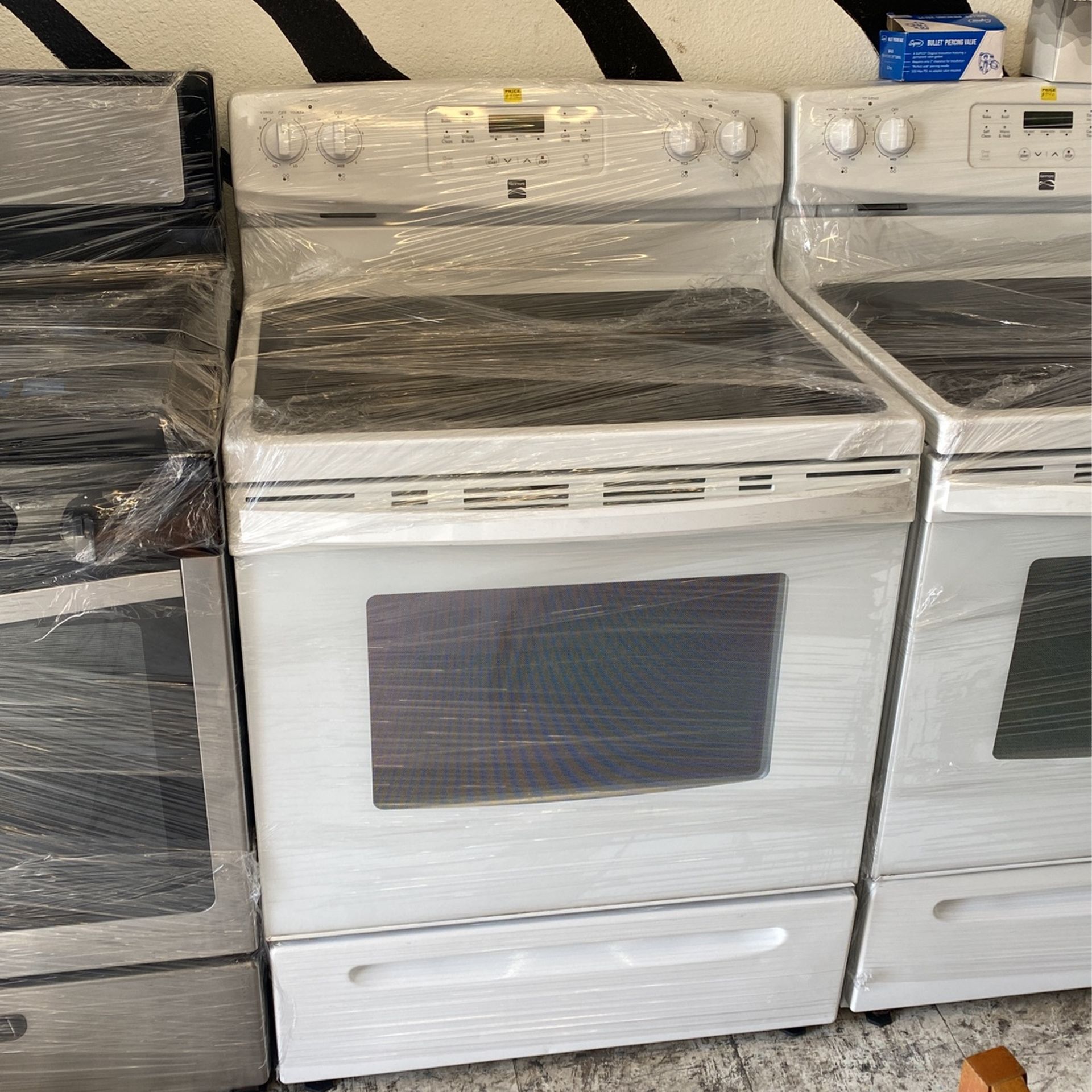 Kenmore White Glass top Electric Stove