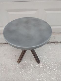 Round Side Table/Plant Stand