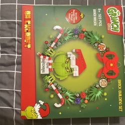 The Grinch Wreath Brickcraft Building Set