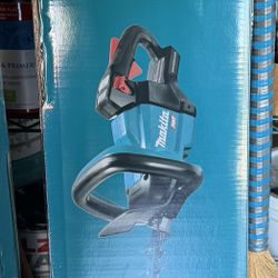 Hedge Trimmer Makita Brand NEW XGT 40V max Brushless Cordless 24 in. and 2.5Ah Battery