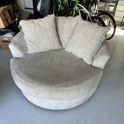 Oversized Round Swivel chair 