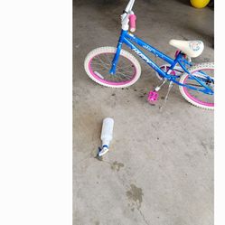 Girls 20" bike new condition 25