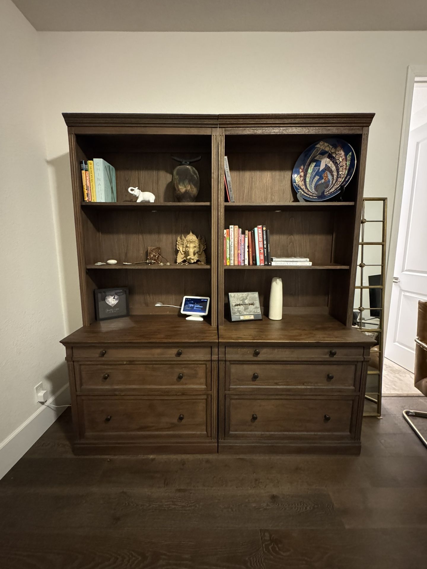 📚 Pottery Barn Livingston Bookcase (70”) Like New!