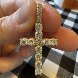 18 Karat Yellow Gold 30 Pointers Each Natural  Diamond Cross