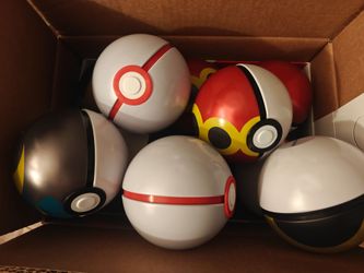 17 EMPTY POKEMON POKEBALL TINS