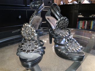 Delicious black heels