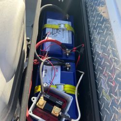 12 volt Battle Born batteries with RV Lock box & Victron shunt