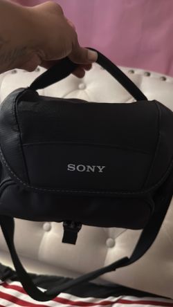 Sony A6000 with Len, Eye Guard, and Bag