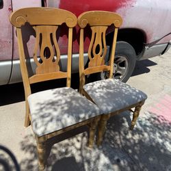 🥰4 SOLID WOOD DINNER CHAIRS 🥰