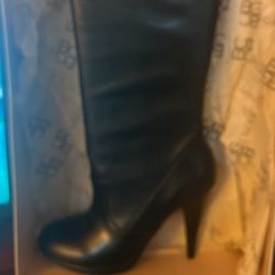 8 1/2. Woman’s Leather Boots Knee High  