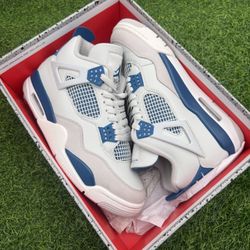 Jordan 4 “Military Blue” Size 9