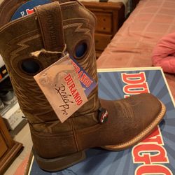 Boots size 11