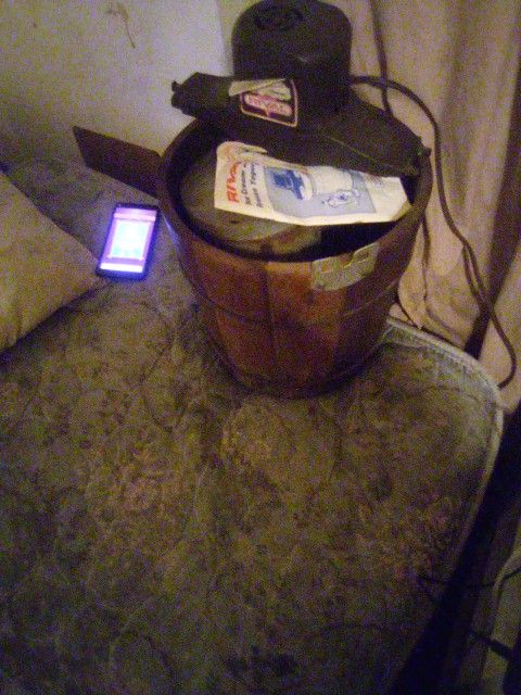 Old Fashion Ice Cream And Frozen Yogurt Maker