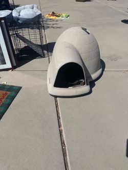 Dog igloo large