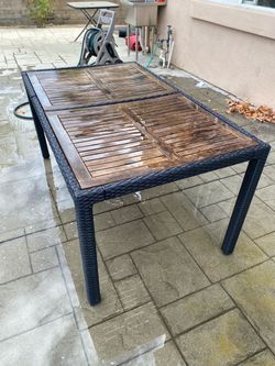 Patio table + 6 seats, priced to go fast