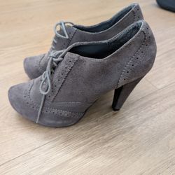 Le Chateau Women's Booties - Gray Suede, 7
