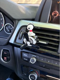 NEW! SNOOPY CAR VENT CLIP