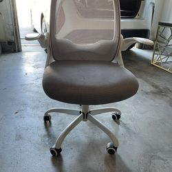 White desk chair