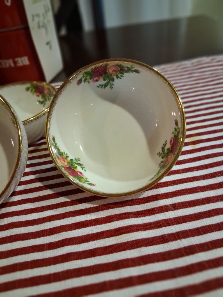 China Bone English "Old Country Roses" 4