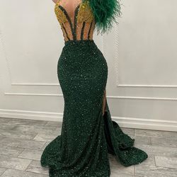 Long Emerald Dress With Gold Details And Feathers 