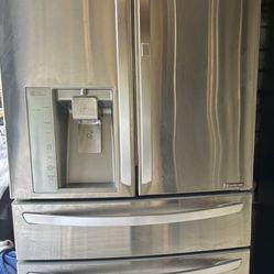 LG DOOR IN DOOR FRENCH DOOR REFRIGERATOR $875  Delivery available for small fee 🚛