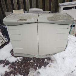 Price is firm.. small Rubbermaid storage shed