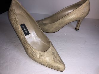 Bally Tulip snake skin heels size 8 M