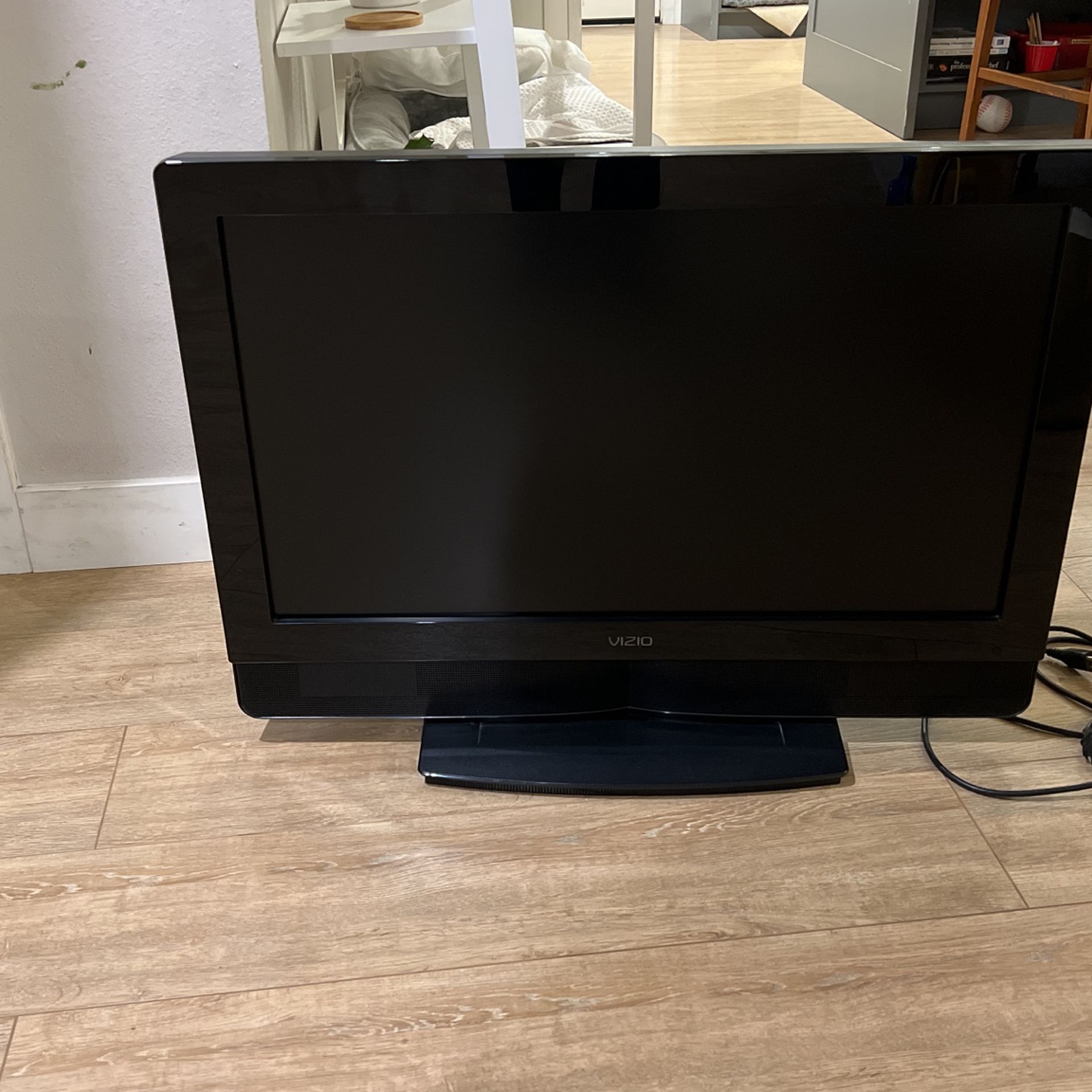 Vizio VW32L 32” LCD TV for Sale in Anaheim, CA OfferUp