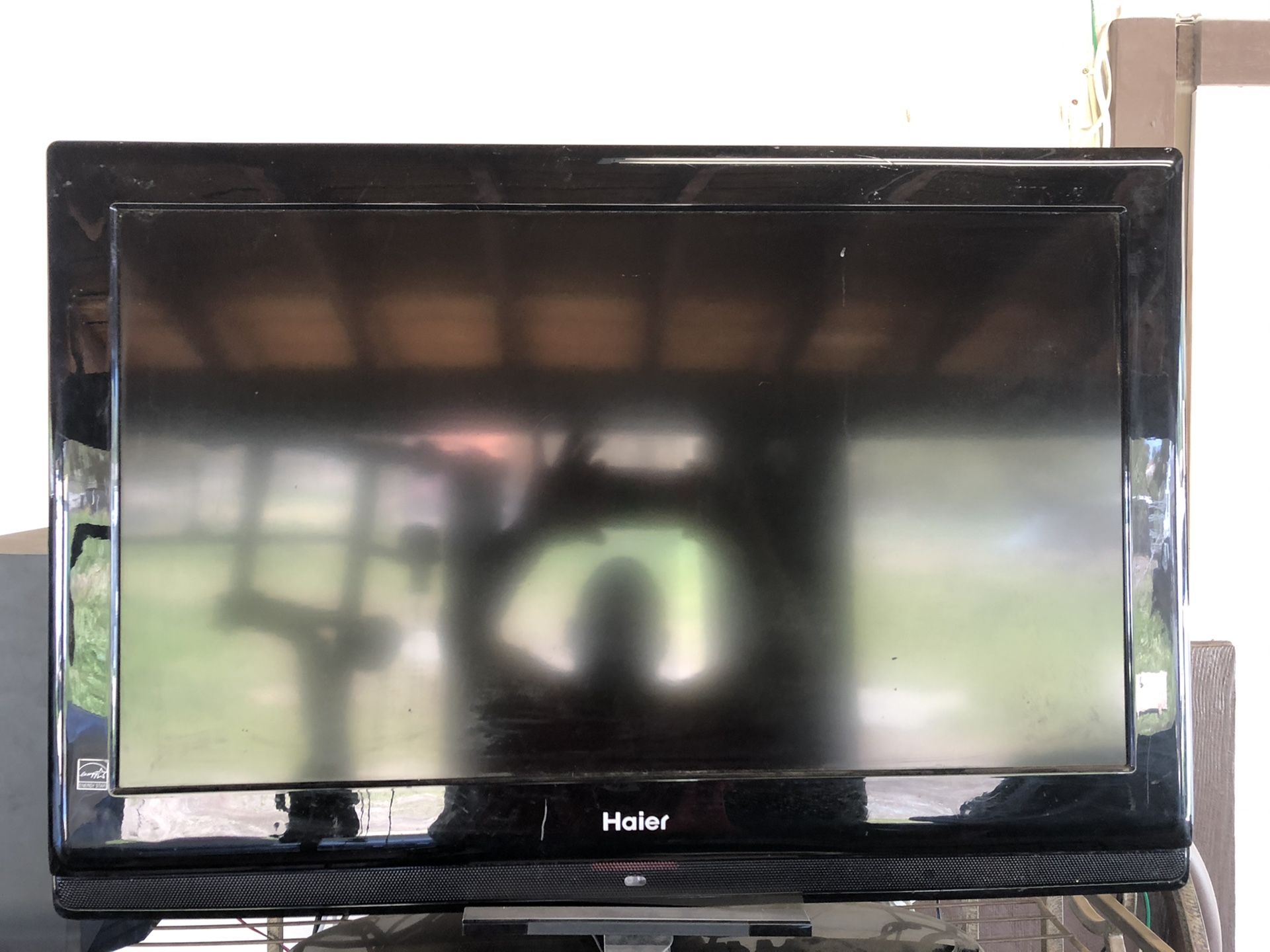 Haier 32" TFT LCD TV model HL32P1