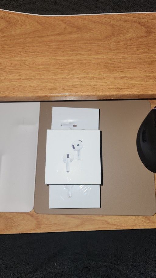 3 Apple Airpods Gen4