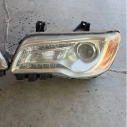 Chrysler 300 Driver side Headlight 