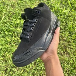 black cat 3s worn at least 5 times asking 150 but we can negotiate on a good price 