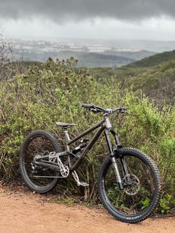 Commencal clash