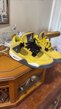 Air Jordan 4 Lightning Yellow Sneakers