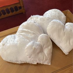 Color Blanco, 2  Cojines Para Hincarse, 1 Para Anillos, 1 Para Arras