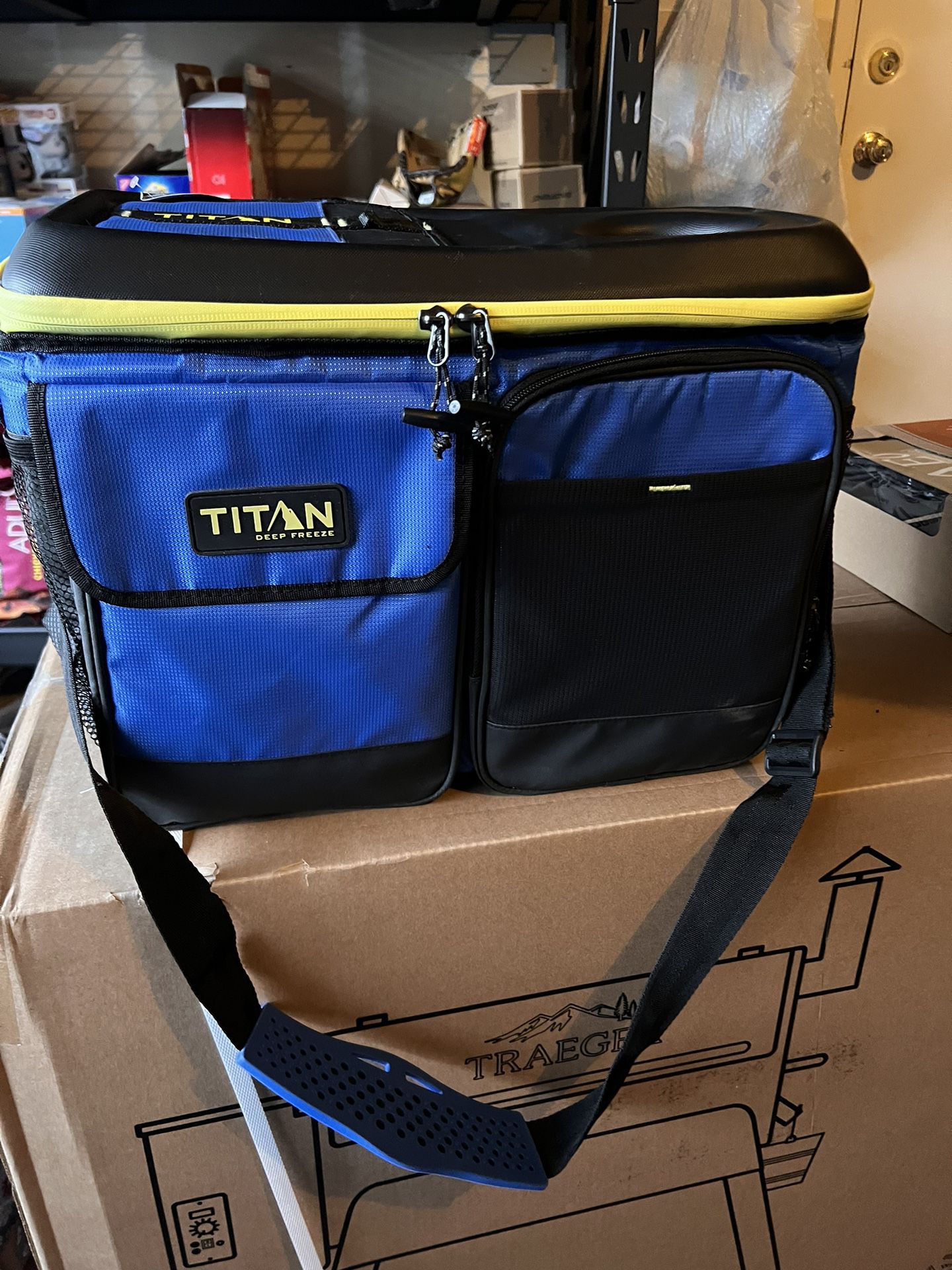 BRAND NEW Titan 50 Can Collapsible Cooler Tabletop™ Lid 2 Drink Holders BLUE/BLACK 3 Days