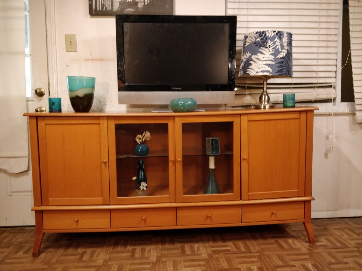 Nice wooden buffet/ TV stand for big TVs with 4 drawers, cabinets and glass shelves in very good condition, all drawers working well