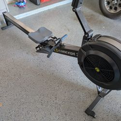 Concept2 Model D Rowing Machine PM5 – Only 34K Meters – Excellent Condition